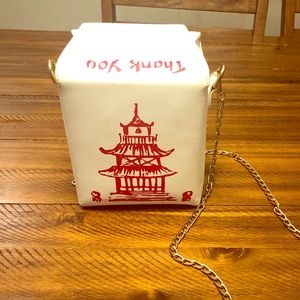 Chinese takeout crossbody bag 🥡 whit golden chain